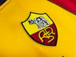 The 2000/01 season saw Roma return to their traditional home style. - Image 10