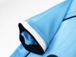 The home team color of Celta in the 2001/02 season was blue. - Image 2