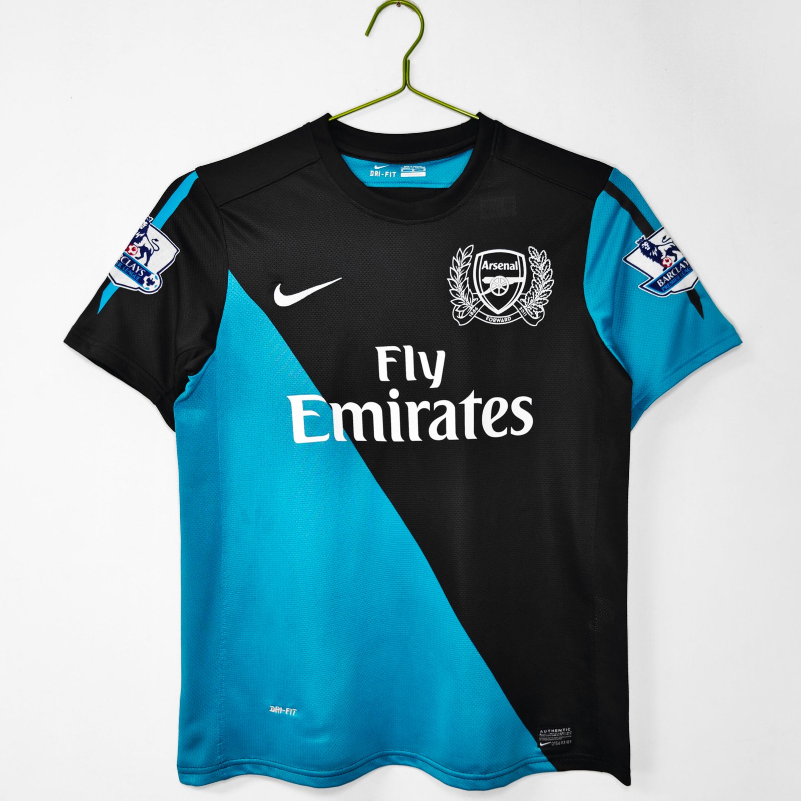 29c6aaba The 2011/12 season: Away games for Arsenal in blue and black - Image 1