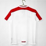The white color of Liverpool's away uniform in the 1998 season - Image 12