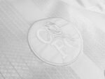 The pure white color of Chelsea's home kit in the 1998/99 season - Image 8