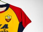 The 2000/01 season saw Roma return to their traditional home style. - Image 3
