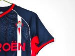 The 2001/02 season saw Celta play in black away kits. - Image 10