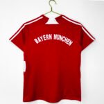 The 2007/08 season saw Bayern return to their traditional home style. - Image 9