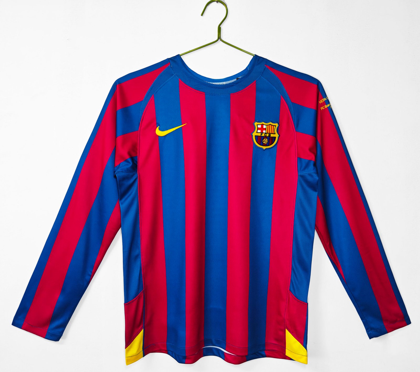 b7ac352c The 2005/06 season's home game of the Champions League for Barcelona - Image 1
