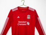The retro home jersey of Liverpool in the 2010/11 season - Image 3