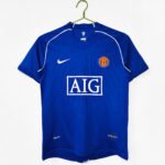 The goalkeeper of Manchester United in the 2007/08 season was blue.