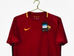 The 2017/18 season saw Roma return to their traditional home style. - Image 2