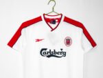 The white color of Liverpool's away uniform in the 1998 season - Image 4