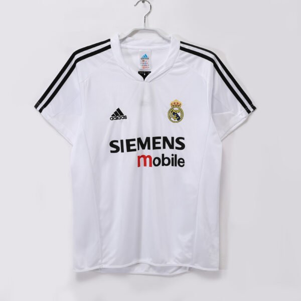 Real Madrid's retro home court in the 2004/05 season