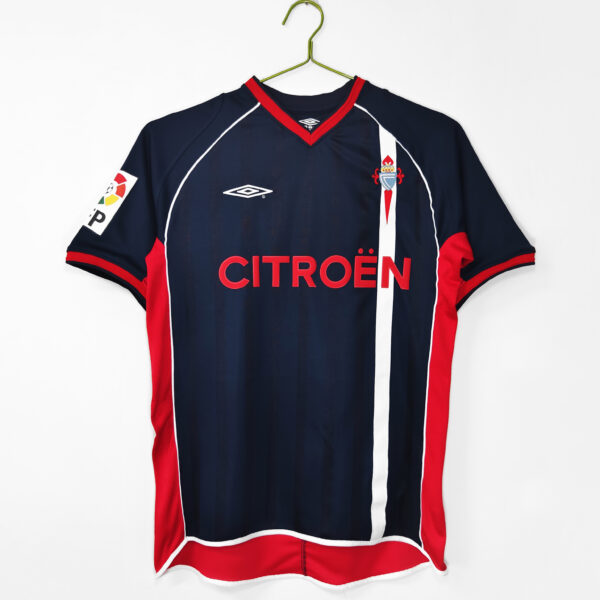 The 2001/02 season saw Celta play in black away kits.