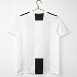 Juventus' home kit for the 2018/19 season is retro. - Image 10