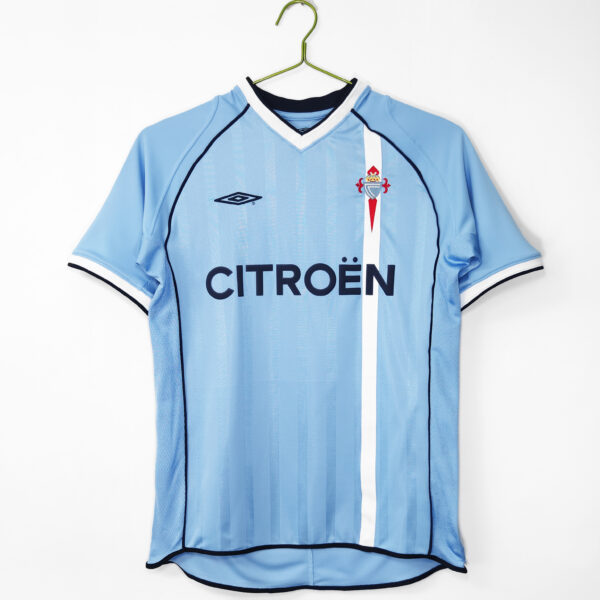 The home team color of Celta in the 2001/02 season was blue.
