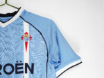 The home team color of Celta in the 2001/02 season was blue. - Image 3