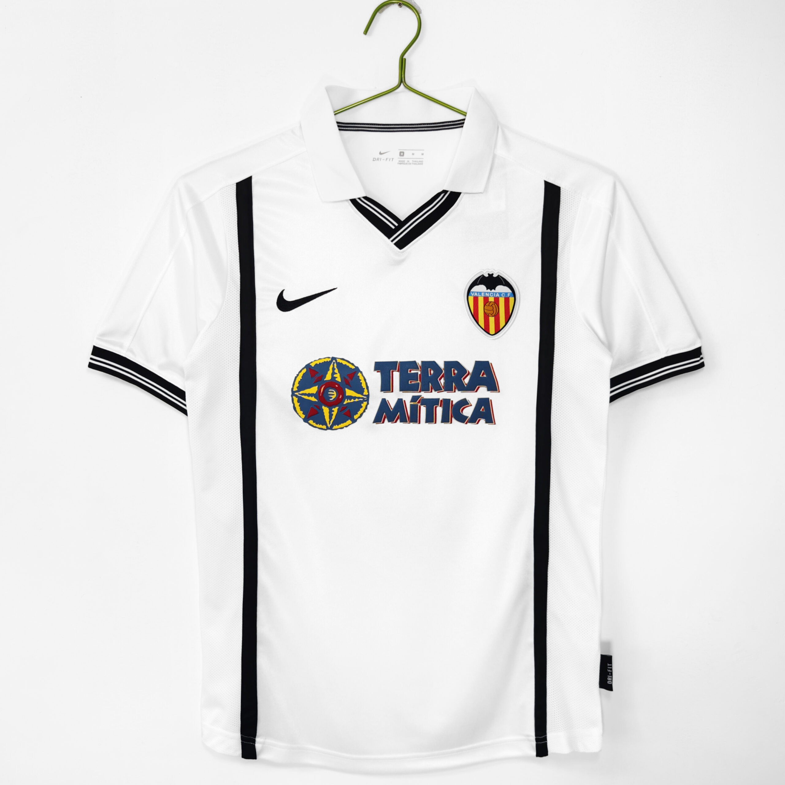 717e8083 The 2000/01 season at Valencia's home ground - Image 1