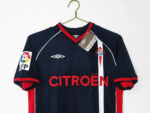 The 2001/02 season saw Celta play in black away kits. - Image 11