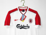 The white color of Liverpool's away uniform in the 1998 season - Image 6