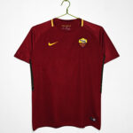 The 2017/18 season saw Roma return to their traditional home style.