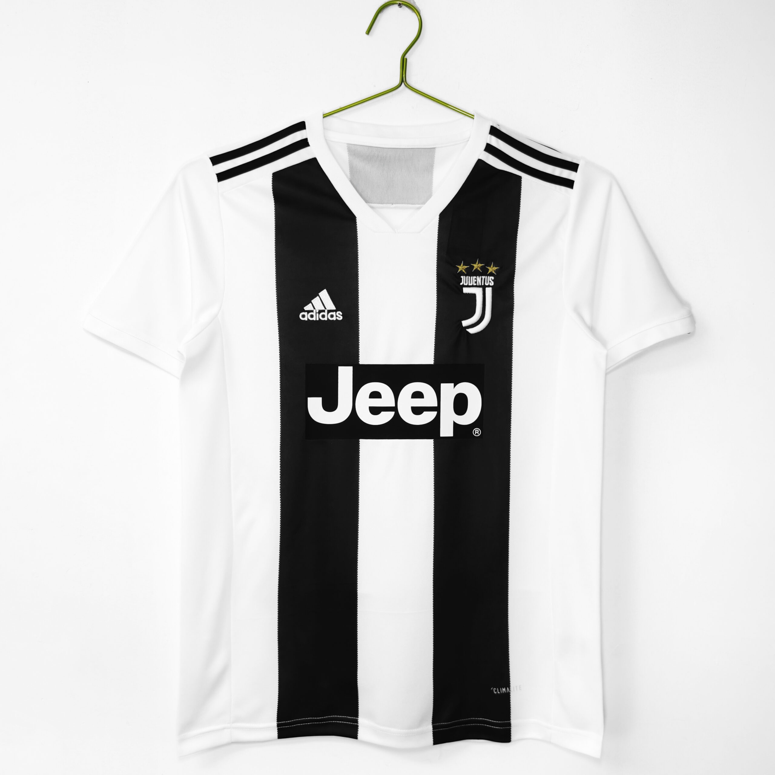 d88bd756 Juventus' home kit for the 2018/19 season is retro. - Image 1